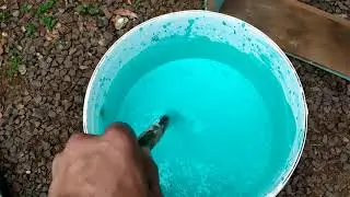 Pintura de caixas de abelha apis, com tinta acrílica a base de água e massa corrida, ótima cobertura