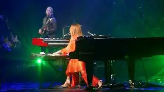 Tori Amos, Crazy, Koninklijk Theater Carr&eacute; Amsterdam, 06-04-2023