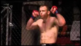 Mark Scanlon head kick KO on OMMAC.