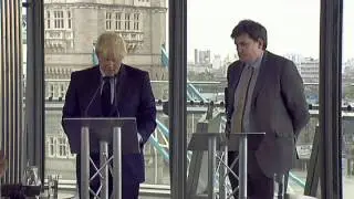 Met deputy resigns over phone hacking