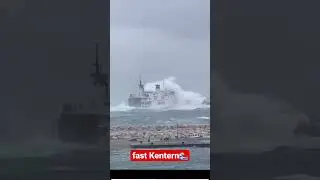 Italien: 10 Meter Wellen bringen F&auml;hre fast zum Kentern🌊