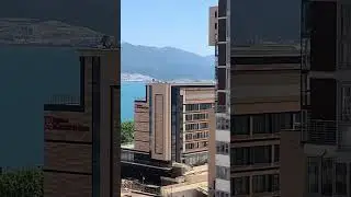 Отель Hilton Garden Inn расположен в самом центре города на первой береговой линии Черного моря