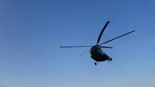 Взлёт вертолёта МЧС МИ-8 на острове Татышев 2020.05.17