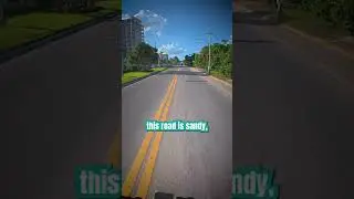 Это не самая безопасная дорога для скутеров...