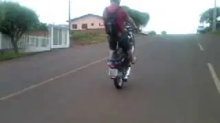 Paulo empinando ;DD