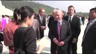 American Korean War Vet Visits NKorean Memorial