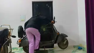 GIRL COLD START BAJAJ CHETAK 1997 MODEL | Winter Morning Vintage Struggle #priyankakhanduri