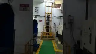 Работа гидравлического подъемника для обработки материалов #madeinindia #lift #hydrauliclift #hydraulicmachine