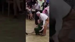 old people dancing 🙏🏻🧡