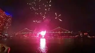SunSuper Riverfire, Thousands line up the riverbank for Riverfire 2022 despite the wet weather