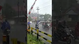 Crossing Gate Closed Too Fast 😱 | Hampir Mengenai Pengendara