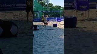 Аня и волейбол