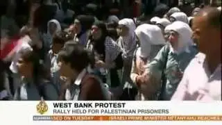 Hundreds protest in solidarity with Palestinian hunger strikers