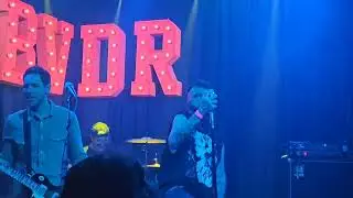 Low Tide Riders - Master of Ilusion (trecho)