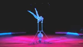Solo Female Handbalancer