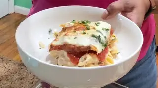 Homemade chicken parm. What a delicious yet easy and fun dinner idea! 😋🥘