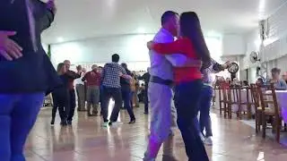 Baile domingueira cruza