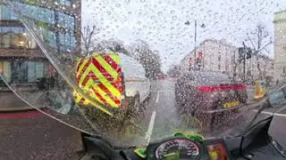 Another Raining day London Kightbridge Street Riding #BMW F800GT, JANUARY 22. 2026 in the morning .