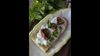 Burrata Pendiri ilə Zeytun Yağında Brusketta