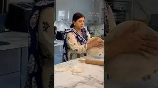 Large roti making 🤩#pakistani #shortsvideo #indianfood #desi #foodie #recipes #roti #shorts