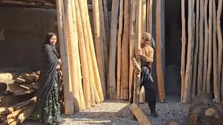 Buying materials for the warehouse roof: Sakineh's adventure in the city