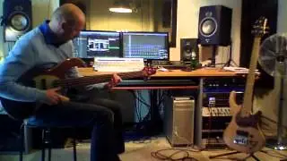 5-snarige basgitaar slap improvisatie
