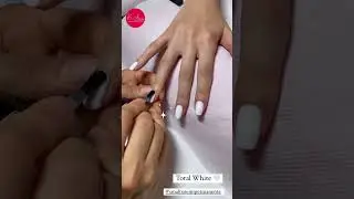Total White 🤍 #manicure #semipermanente #nailsart #smalto #whitenails #glitternails #unghiemania