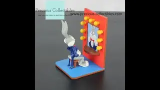 Bugs Bunny statue