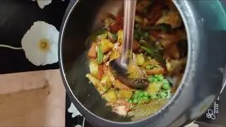 सर्दी के मौसम में मिक्स वेजिटेबल का पुलाव नहीं खाया तो क्या खाया 👌🫕#वायरल वीडियो सब्सक्राइब