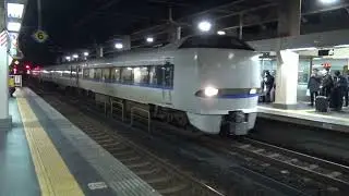北陸本線だった頃の夜の金沢駅に回送入線してくる特急サンダーバード683系