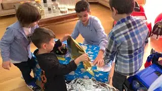 Enes, Ömer ve Fatih selim Yusuf’un doğum günü hediyelerini açıyor🤩Kocaman kamyon çıktı🚚😍