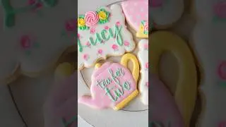Teapot cookie from Tea for Two set decorated with royal icing #sugarcookie #royalicing #teafortwo