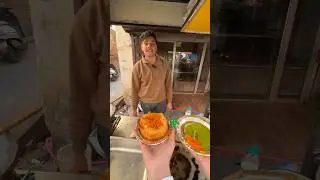 मात्र 50/-₹ में Famous Ulta Vada Pav 😱🔥😆#shorts #india #food #youtubeshorts #trendingshorts