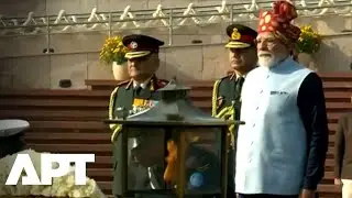 WATCH | PM Modi Pays Tribute To Martyred Soldiers At War Memorial On 77th Republic Day | APT
