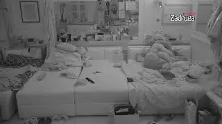 Zadruga 4 - Anja i Cvele se grle na krevetu - 14.03.2021.