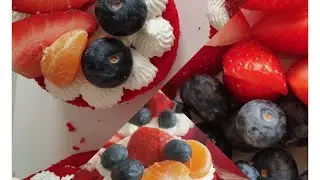 красивые пирожные красный бархат.beautiful red velvet cakes