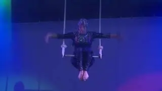 Laura V Kalambre y Circo Teatro Performance- A&eacute;reos Fuego y Acrobacia