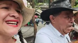2 caminos - La Reina Del Parque Berrio (Magiblu)