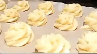 Les choux à la crème pour la pièce montée 