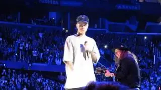 Justin Bieber - Sorry [Acoustic] [Forgets Lyrics, Asks Fans & Trips]