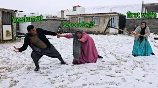 Heshmat starts a chicken farm in Zahra's absent