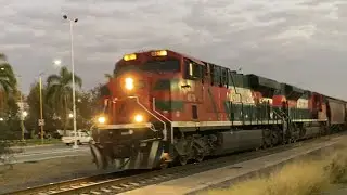 Carrusel vac&iacute;os rumbo al norte #4676 ES44AC FXE #4015 SD70ACE FXE