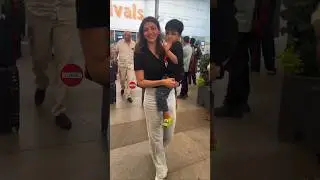 💫 Kajal Aggarwal makes a calm arrival at Mumbai Airport today 😊