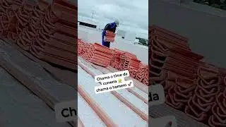 Telhado chama o time da correria 👷 #carpintaria #telhado #cauconstruloc #obras #condominio #deus