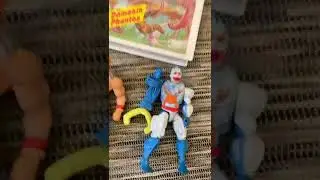 Found everything today at the flea market. Especially cool the Turtles Bootleg fig...