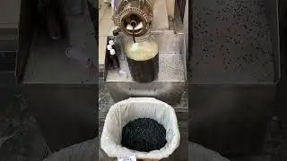 🌟 the Magic of Oil Extraction! 🌟#BlackCuminOil #TurkishBazaar #TraditionalCrafts #OilExtraction