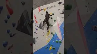 Finger rehab on crimpy v6 (not Dr. Recommended)#bouldering #indoorclimbing #iloveclimbing #climbing