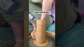 How to throw a bottle form #wheelthrowing #potterywheel #pottery #ceramics #potter #potterytechnique