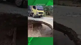 detik-detik jalan runtuh #longsor
