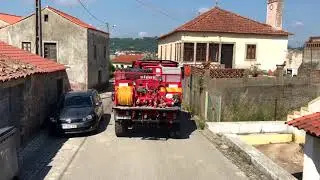O VFCI 04 dos Bombeiros de Alvaiázere visto a bordo do VFCI 02 deste Corpo de Bombeiros